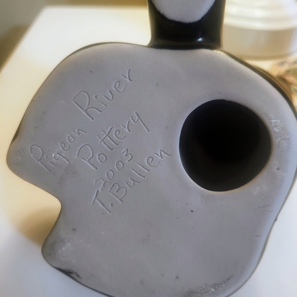 Pigeon RIVER Folk Pottery SPIRIT OF THE BLACK BEAR Phone Stand Signed 2003 - Picture 2 of 7